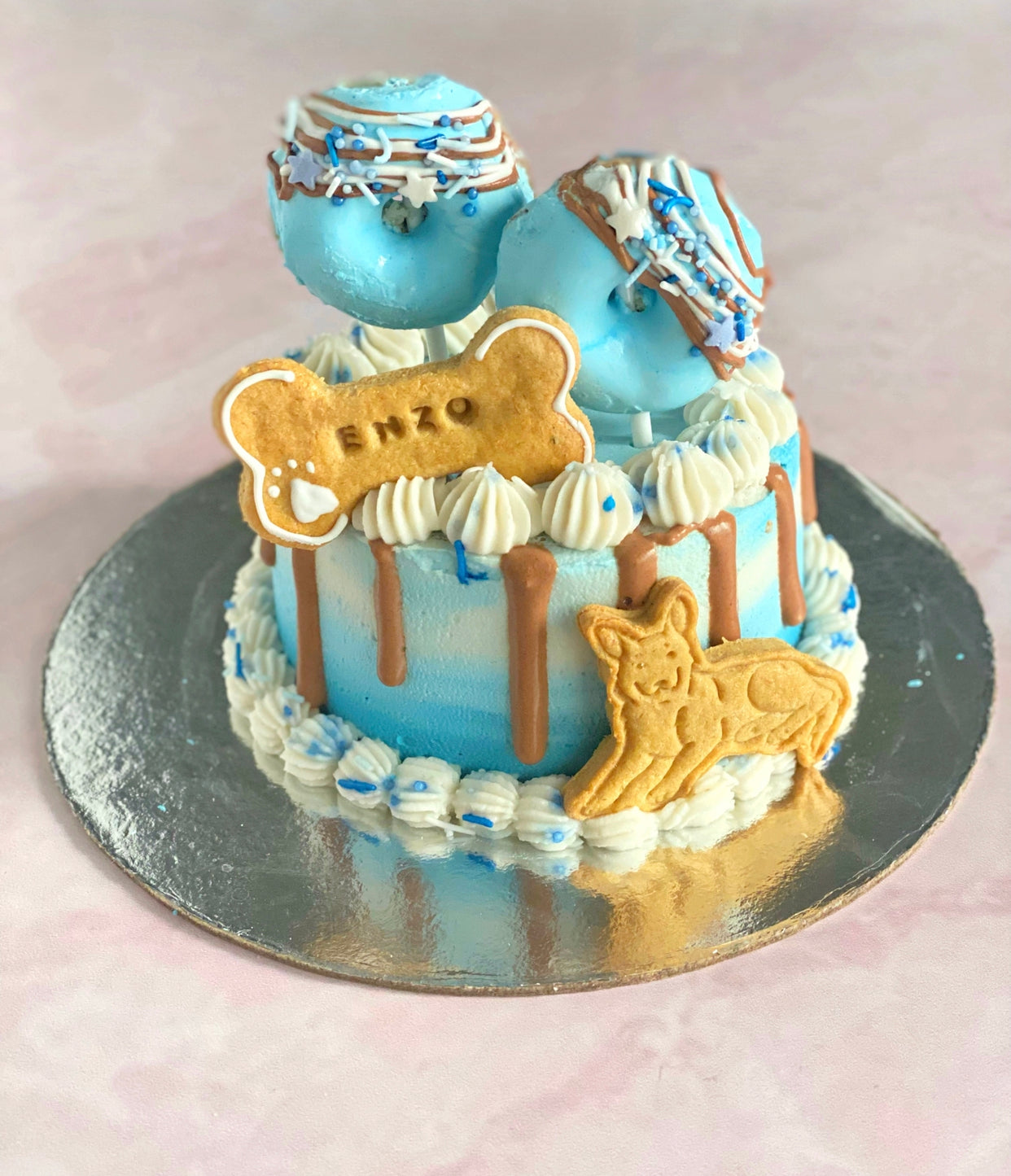 Half kg cake with donuts π©