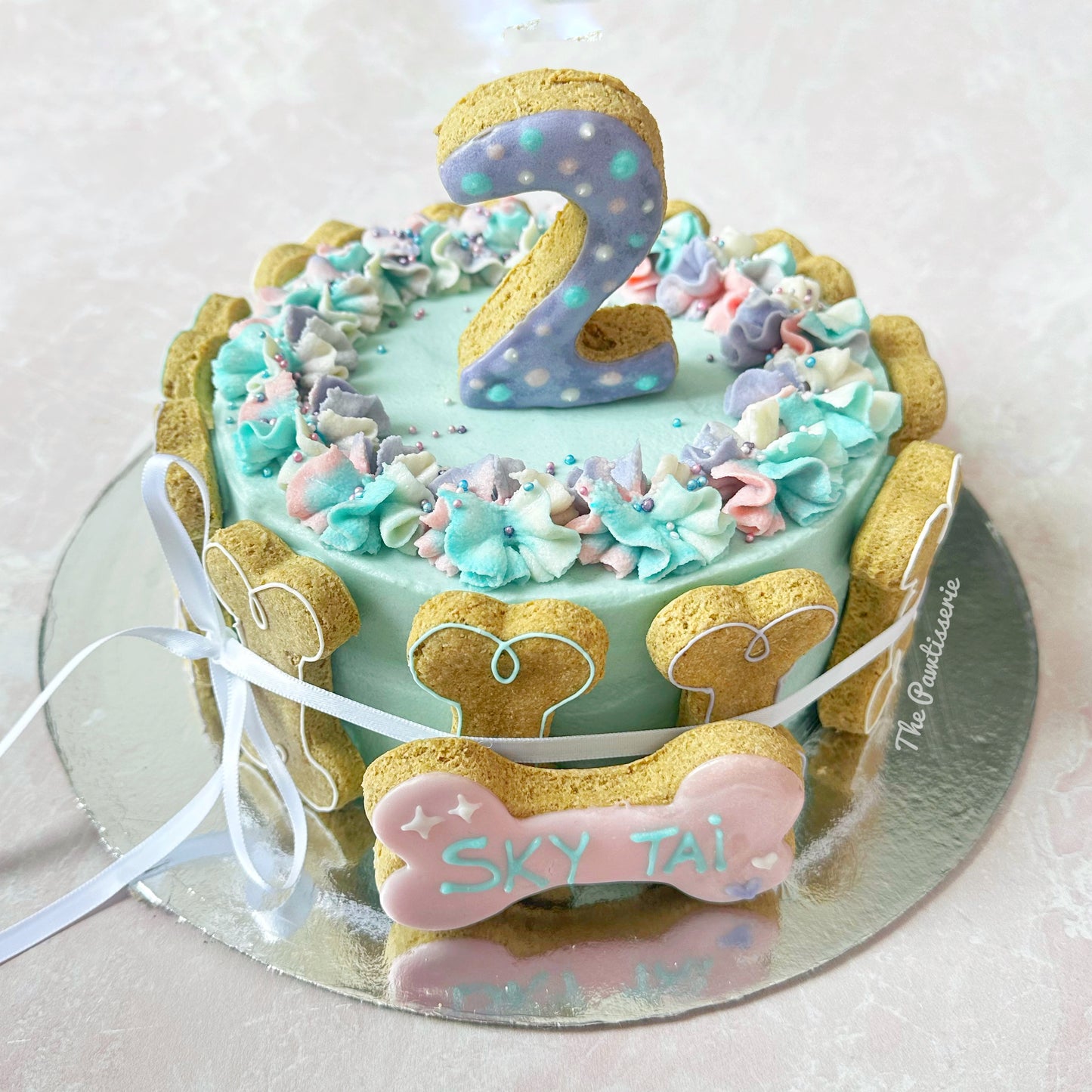 1/2 Kg Cake with Bone Cookies