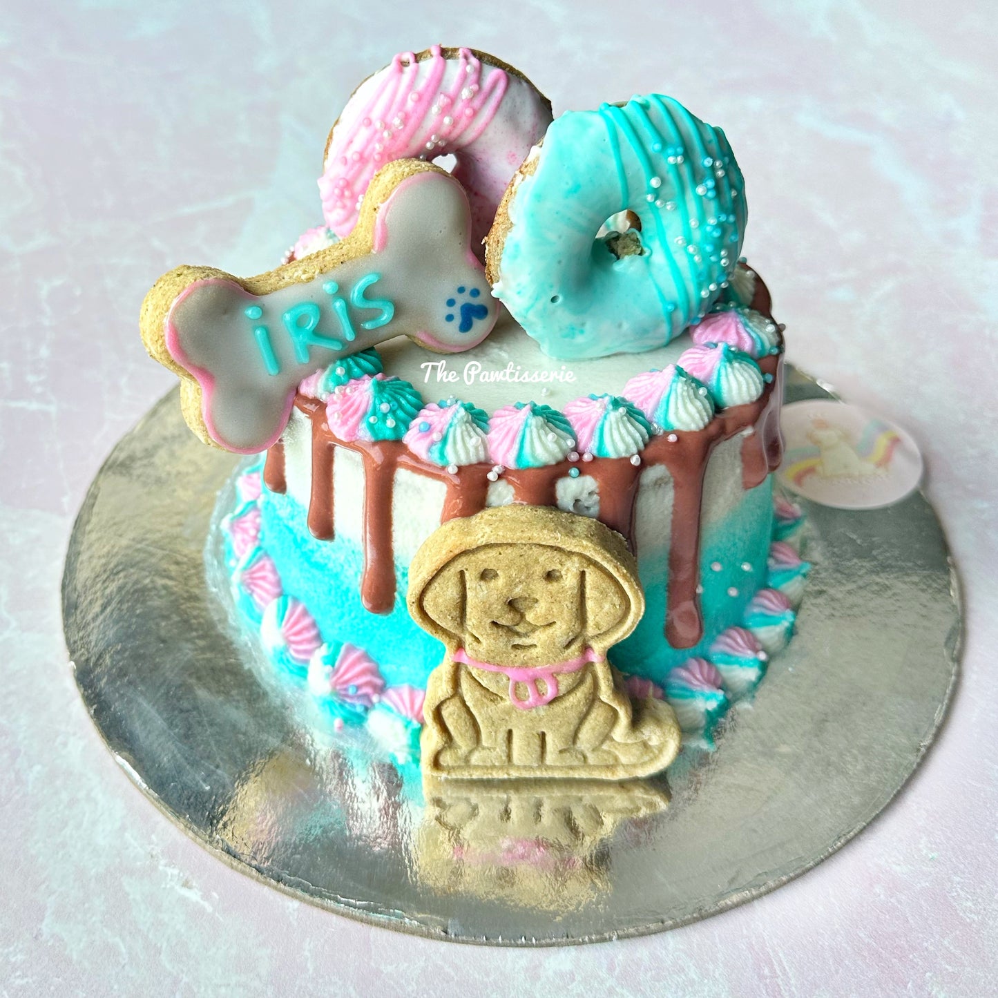 Half kg cake with donuts 🍩