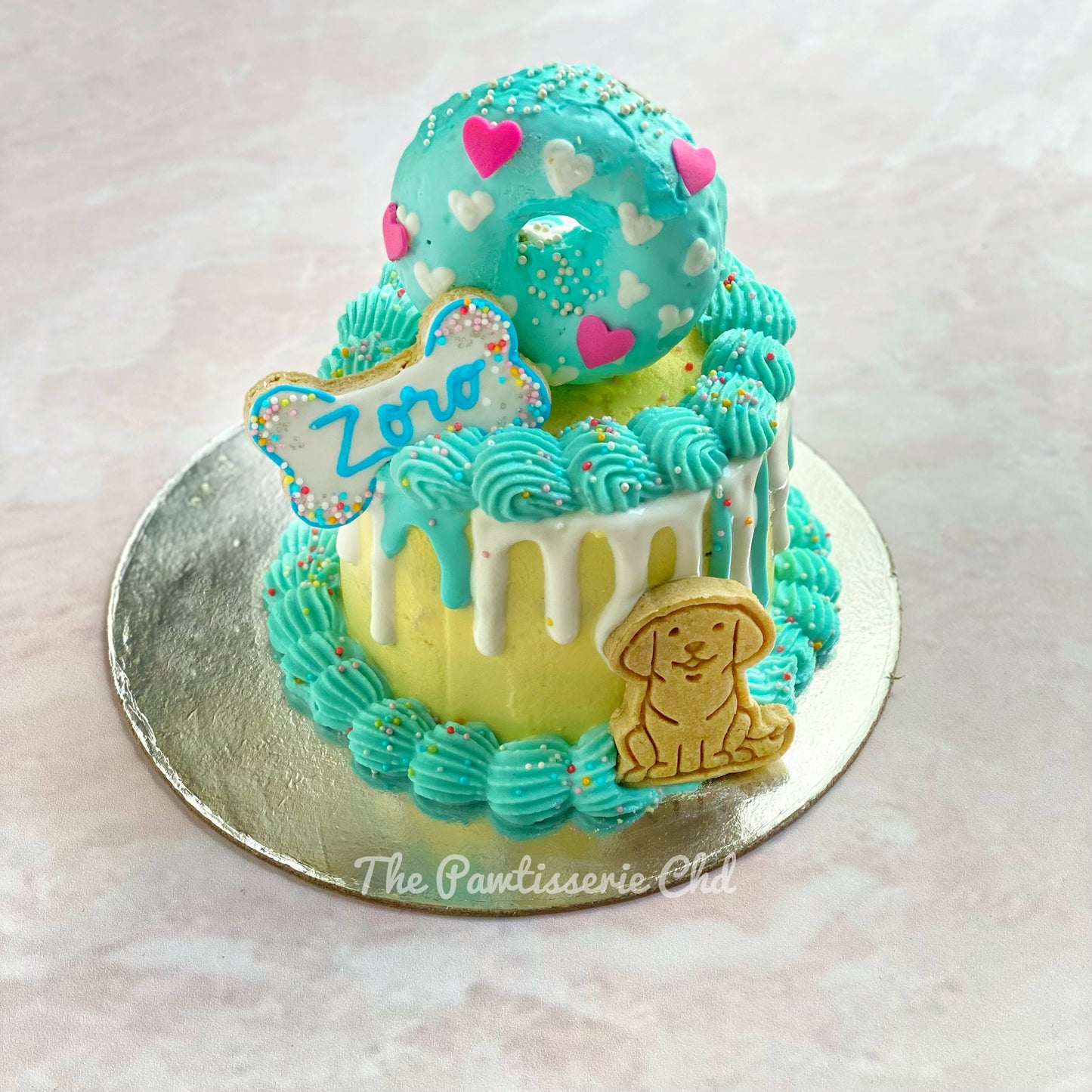 Half kg cake with donuts 🍩